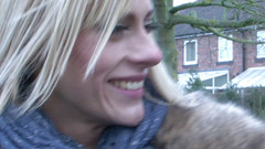 UK Sinners: ブルターニュ・バルドーは、ルーク・ホトロッドの大きなディックによって怒鳴り声から突っ込んだ