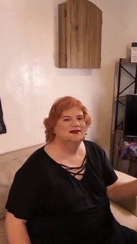 Esplosione di sborra dappertutto il grasso travestito sissy dopo una scopata enorme di culo bbc