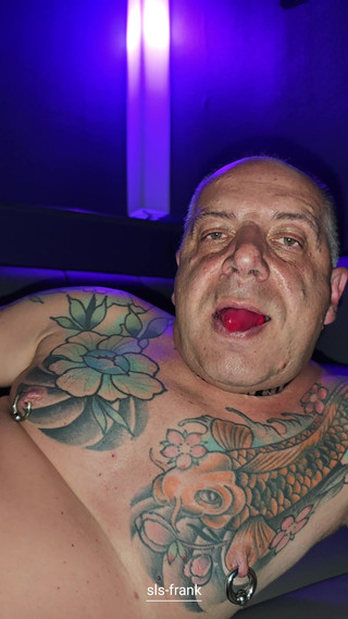 Sls-frank: Zabawa z wypełnioną prezerwatywą znalezioną w kinie