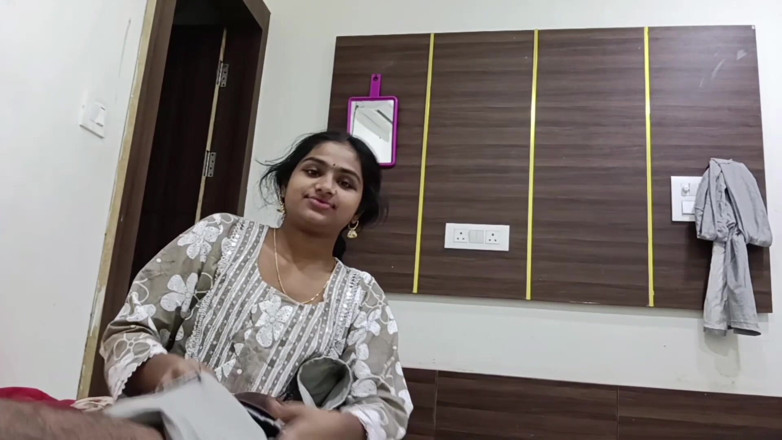 AmpleOunce283: A vizinha viu Sudipta dedilhando-a, pegou sua terra e a...