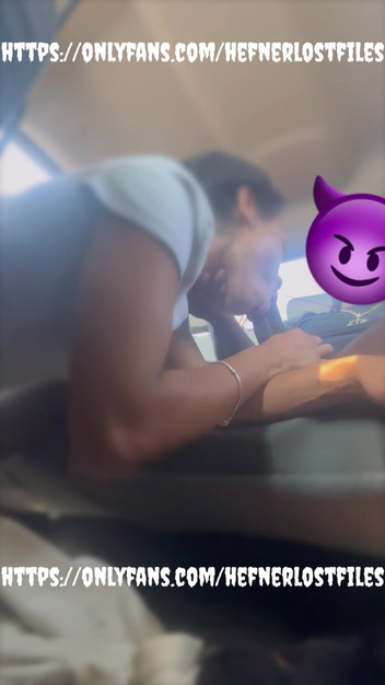 PlayboyHef: Hisap ketat dari bibir seksi