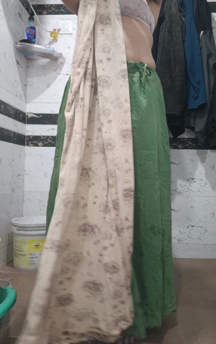Priyahot77: hot baath baik said priya bhaabhi