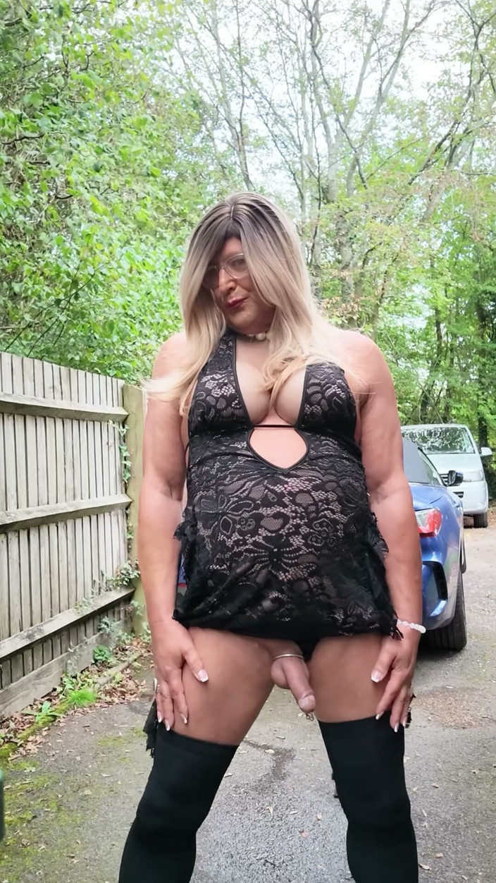 Kelly CD 2022: Sexy crossdresser Kellycd2022 em My Sexy Black Lace Dress e...