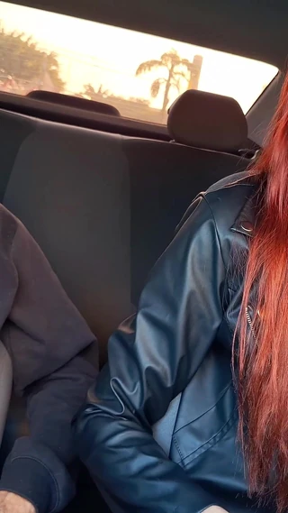 ksalnovinhos: Safada Motorista De App Flagra Passageiro Se Masturbando Atras...e Agora?