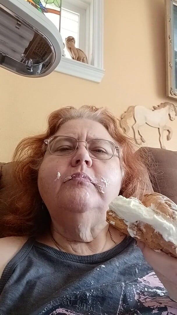 BBW nurse Vicki adventures with friends: Cream Puff Delight