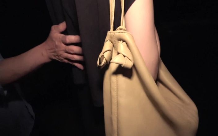 Raptor Inc: 離婚したばかりの女性が旅館でウェイトレスとレズビアンセックスをしています。