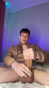 Hubená Twink s obřím ptákem potřebuje vážnou úlevu