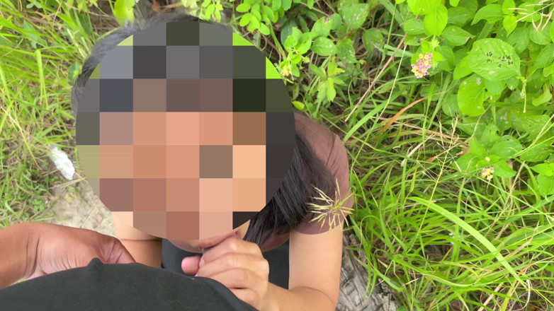 Pinay Shena Mae: กลืนน้ําเงยนในที่สาธารณะ
