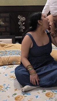 Puja Bhabhi Fuck with Tailor for Stitching a Dress Free of Cost