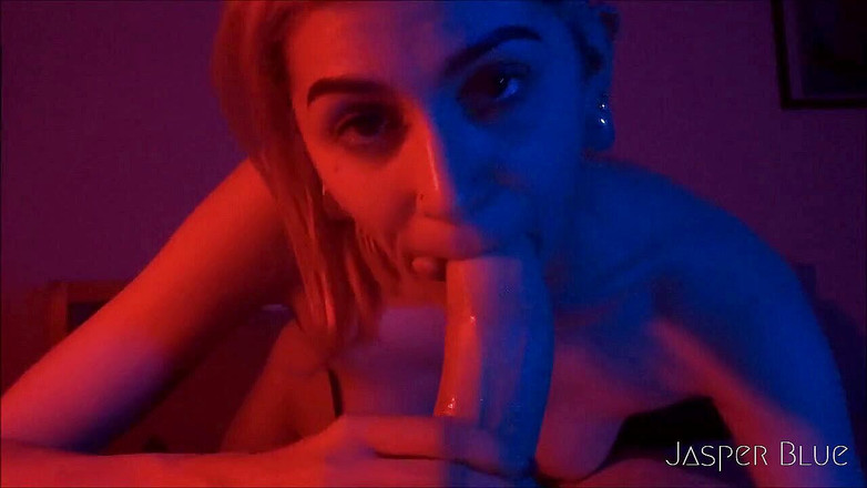 Jasper Blue: Roșu vs Albastru