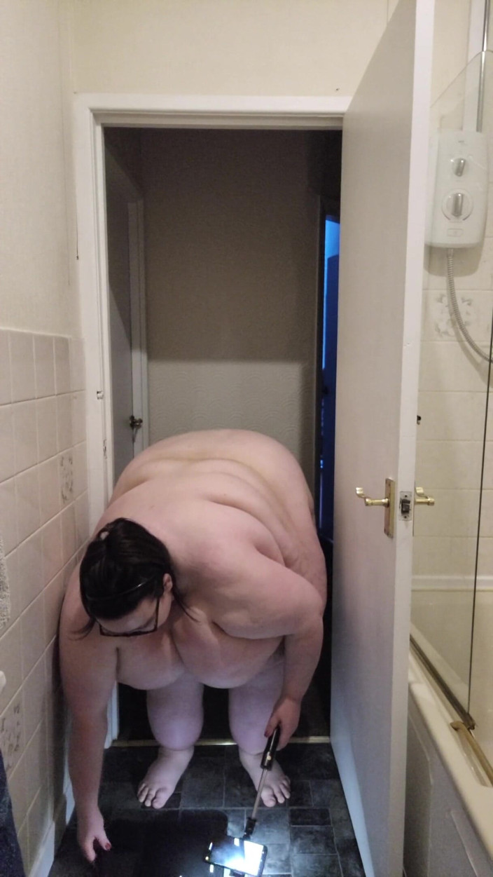 SSBBWLadyBrads: 8월 말에 벌거벗은 계량