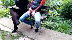 OurFetishLife: Reacción de milf a la masturbación al aire libre