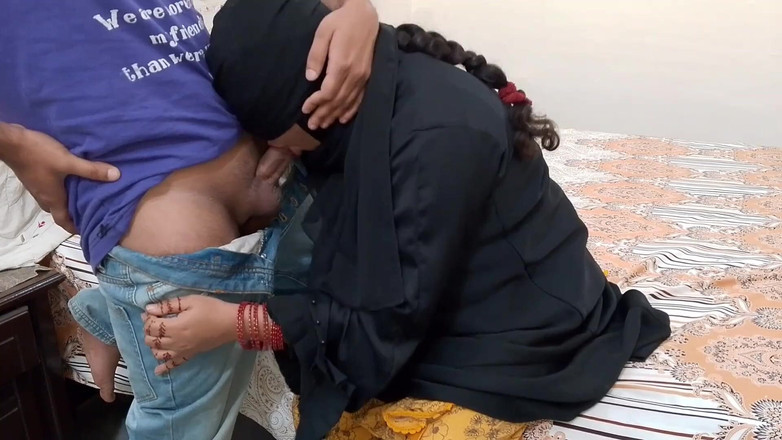 QueenbeautyQB: Un ragazzo indù invita segretamente una calda fidanzata musulmana ad...