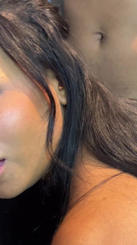Pasangan kekasih memuaskan fantasi liarnya di pesta seks anal