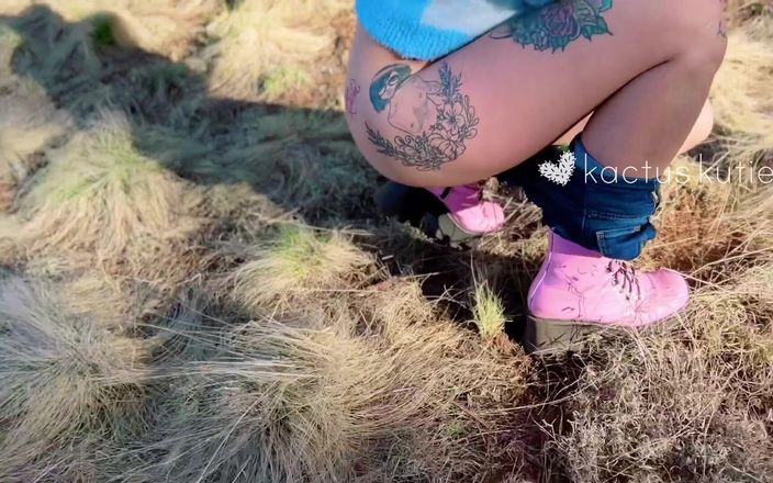 Kactus kutie: Kleurrijke Kutie plast buitenshuis