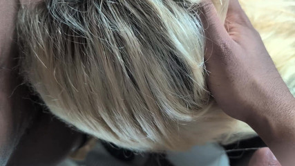 Trans and Co: Pěkná Sissy Hoduje Na Dvou Velkých Černých Penisech, Než Vypije Horké...