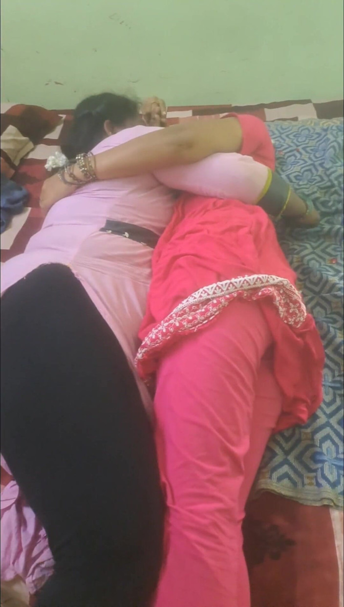 Tamil lesbian: Tías lesbianas atrapadas por novio