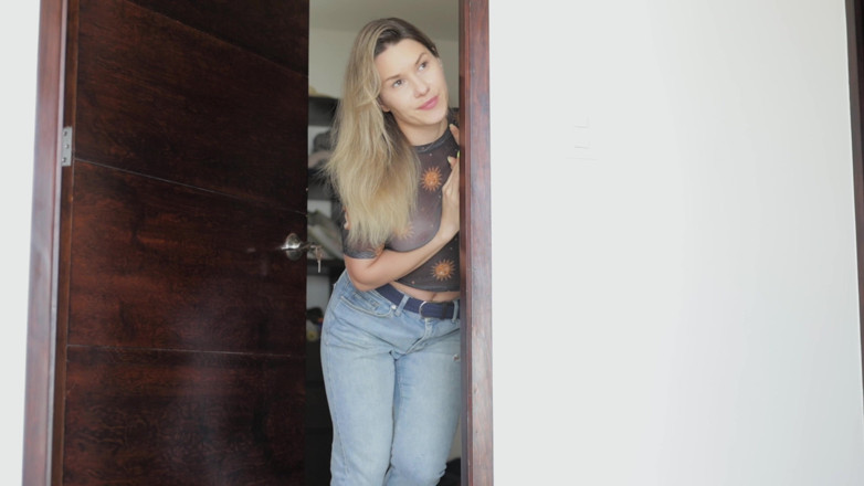 Mrs Peachesxx: Pisciare in jeans di fronte a te