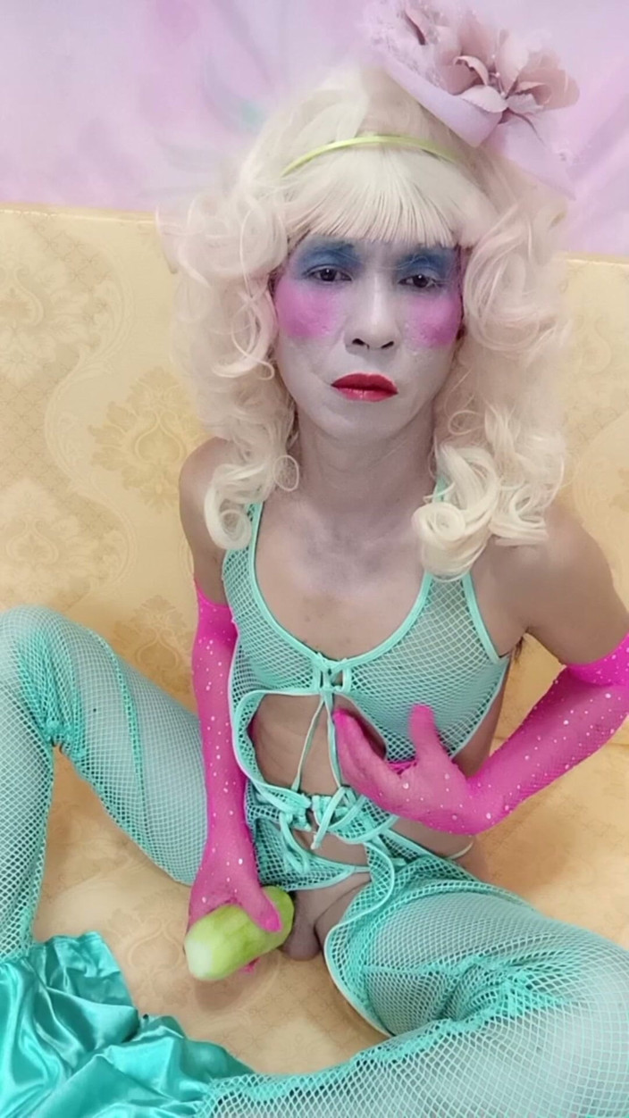 nguyen dang thien tri: Oanh Le Transgender Wearing Sexy Clothes Porn Playing with an...