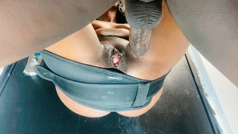 Ebony-forever69: Ngentot memekku pakai pin dan gantung memeknya di dinding gara-gara...