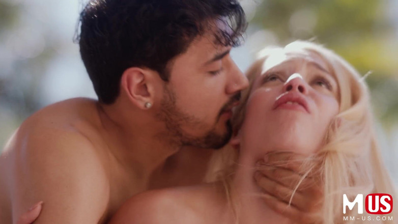 Delphine Films: La baby-sitter de la maison