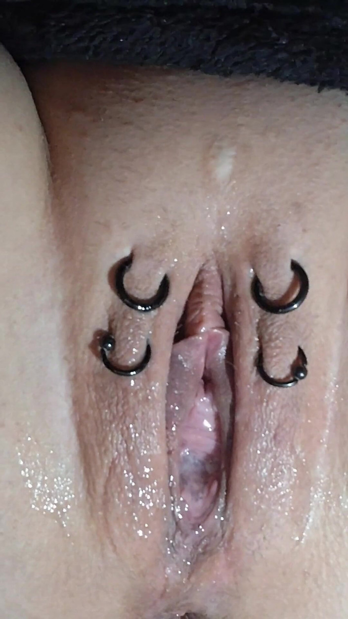 SklavinS_pervert: Sklavins अपने मालिक के लिए अपना पेशाब फैलाती है! भाग 2