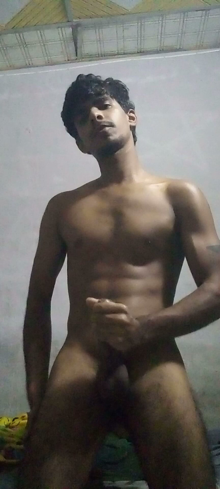Greg 5 stars: Menampar penisku sampai menyemprot susu