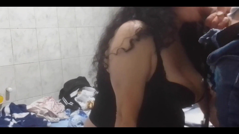 GBadBoyOfficial: 내 친구의 엄마는 내 포르노 비디오를 보고 나에게 펠라를 주는 것을 참을 수 없었고 나는 그녀를 맛있게 따먹어!! 나는 그녀를 존나게 만족하게 했습니다