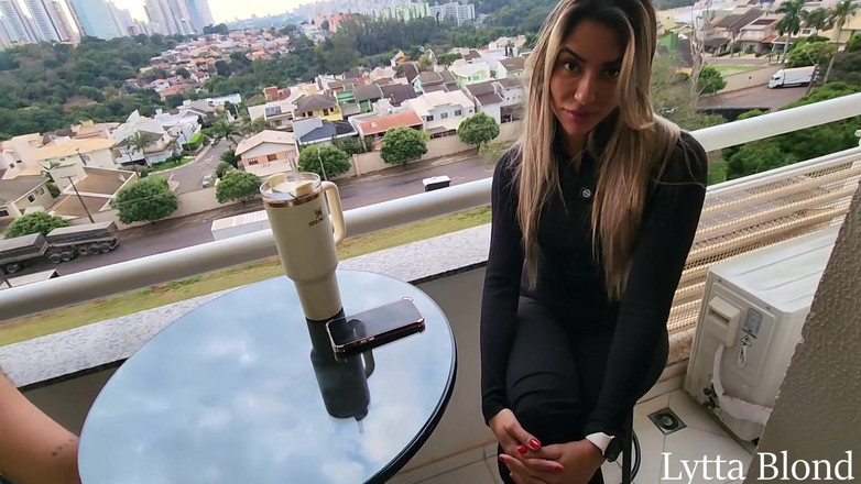 Queen Lytta ballbusting and cum lick: 性感的双靴子鞋交 - 变态被性感靴子CBT和鞋交惩罚，直到他高潮第一人称视角