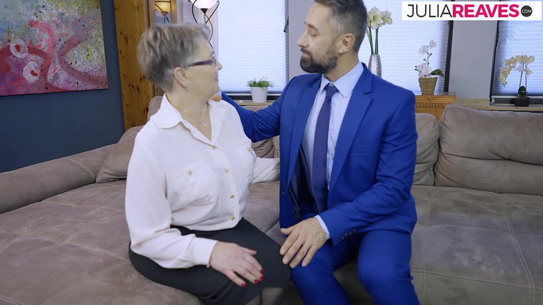 Discover 4K: La nonna si gode una leccata di figa e poi...