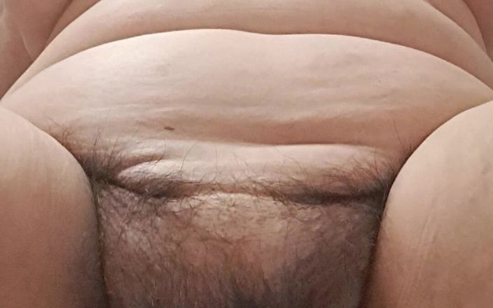 Mommy big hairy pussy: MILF Shows with Pelvic Movements How She Likes to Fuck