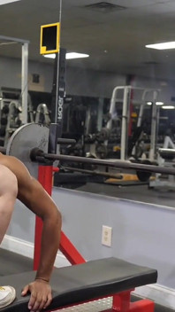Dándole a mi instructor de fitness una preñada de bbc en el gimnasio