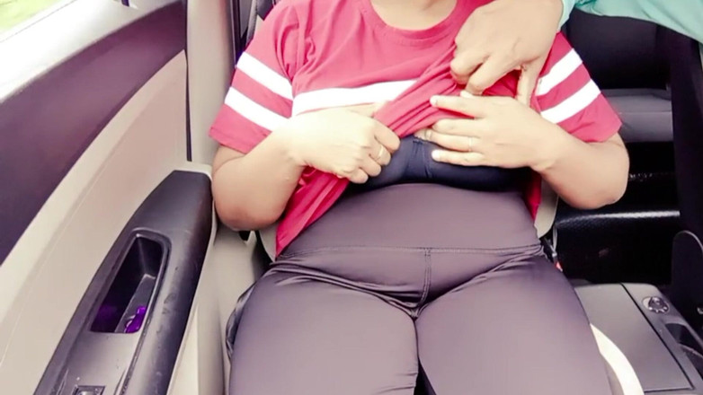 Your Arya: Desi Bhabhi Duże ssanie w miejscach publicznych - na zewnątrz