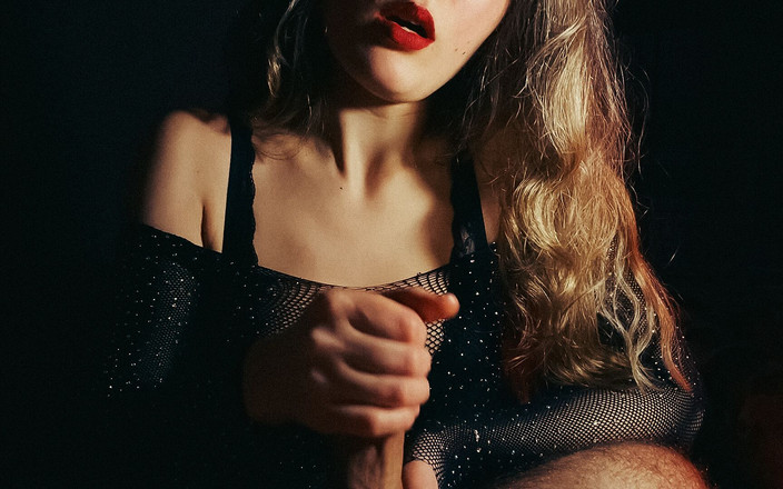 Rita_Solo: La bellezza di 20 anni si è masturbata con il suo ragazzo...