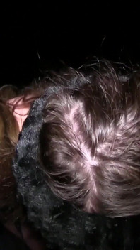 Dedykowane wszystkie naturalne cycata dziwka wychodzi na zimową noc, aby zaspokoić brudne dogging kutasy