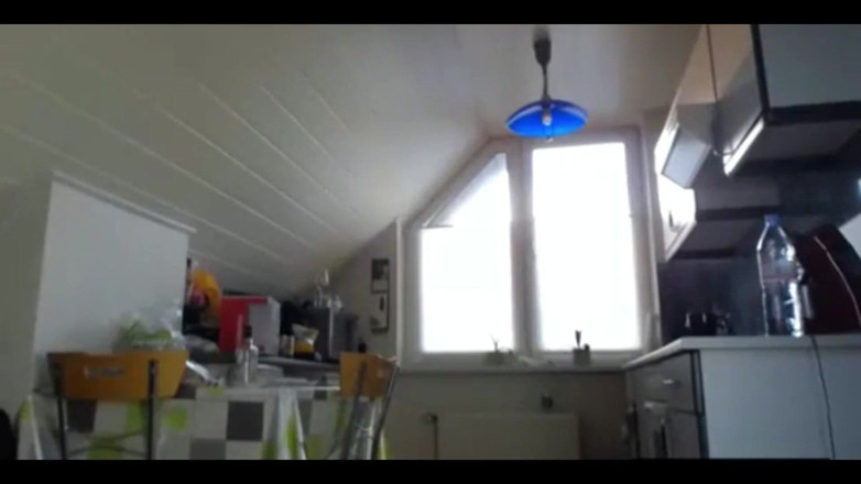 Sexydea: Дивовижна сексуальна дівчина з великою дупою показує свої милі ноги