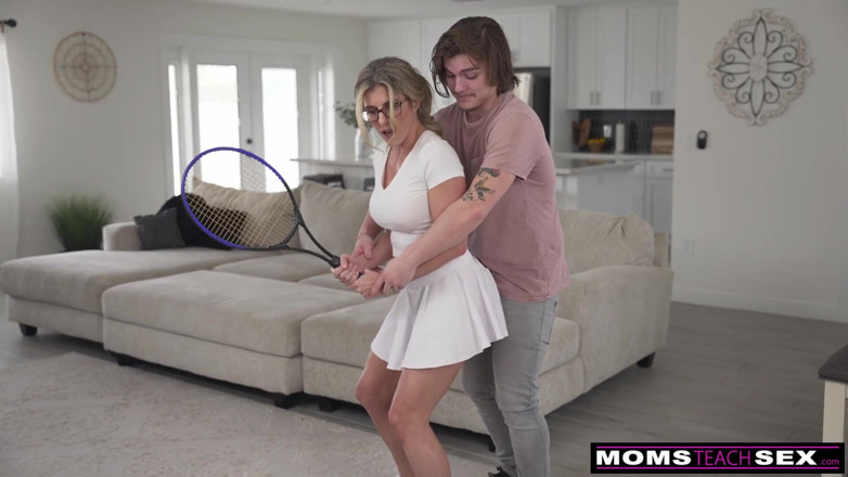 Moms teach sex: Macecha mi pomáhá vyostřit moji hru - S19:e9