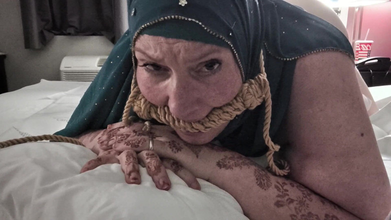 CrippleFreak4U: Hijabi cripple bdsm vanuit beide hoeken