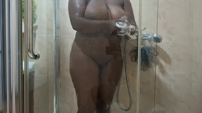 BMCs: Mi exnovia esperando a que me bañara para follarme fuerte