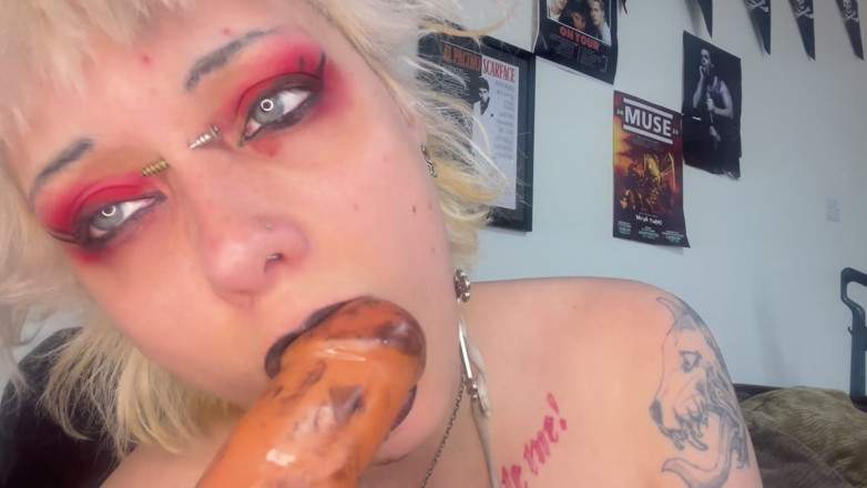Glitterqueen1999: Läppstift kyssar och avsugning röda svarta läppar deepthroat slarvig
