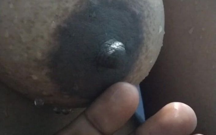 Benita sweety: Salem tante heet naakt badend, ik raak haar volledige lichaam...