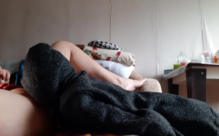 Lesbian-candys: Quand mon copain est allé prendre une douche, sa belle-mère...