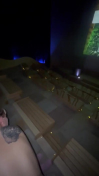 Sauna Pública Baños Termales Cine Felación Perrito De Detrás Pareja Dispuesta Y Caliente Y Sudorosa Atrapada Sola