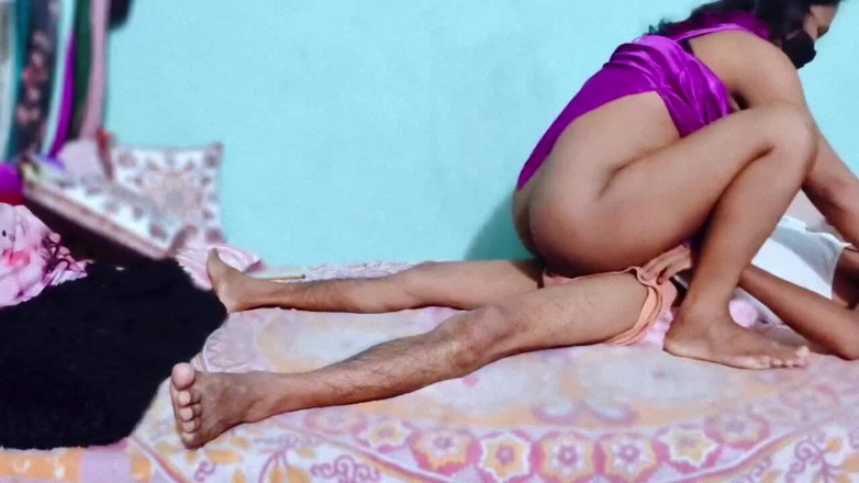 Amina begum: Desi Bhabhi Enjoys with Brother-in-law
