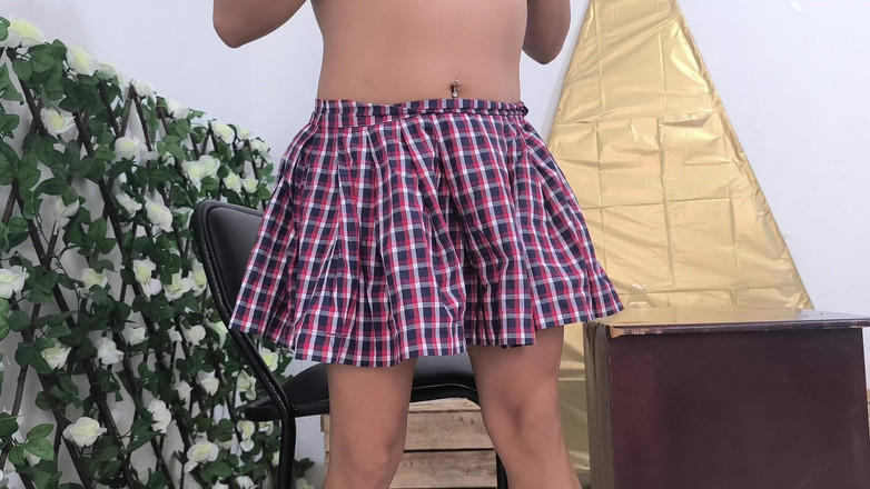 NEGRITA SEXY: 尻軽女、売春婦、そして学生!!彼氏のアパートでポルノ動画を撮り、クリトリスを擦っている