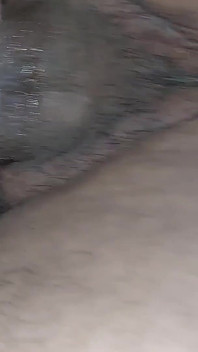 射在紧阴道性玩具里