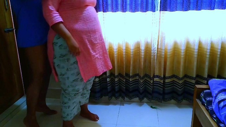 Aria Mia: Sexy pákistánská 18+ náctiletá vysokoškolačka chce šukat od nejlepšího přítele svého přítele