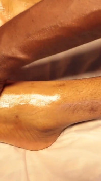 Ela quer que eu massageie sua buceta com meu pau