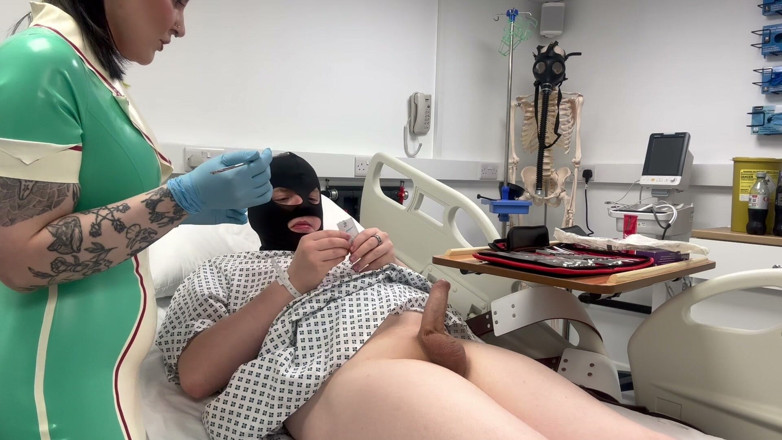 Bigtiddygoth: Examen de sondage de l’infirmière Ruby - elle taille l’urètre minuscule...