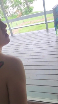 Amateur milf chupa y folla en Lakehouse